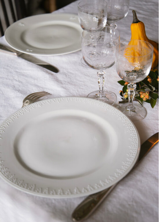 https://www.alixdreynis.com/3646-pdt_540/dinner-plate-demeter-in-white-porcelain.jpg