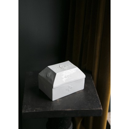 Merveilleuse jewelry box in white porcelain